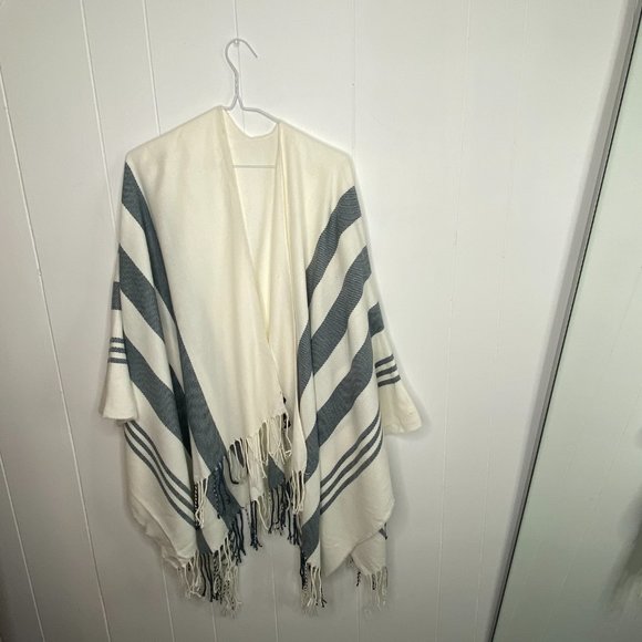 White and Blue Shawl - Picture 1 of 3